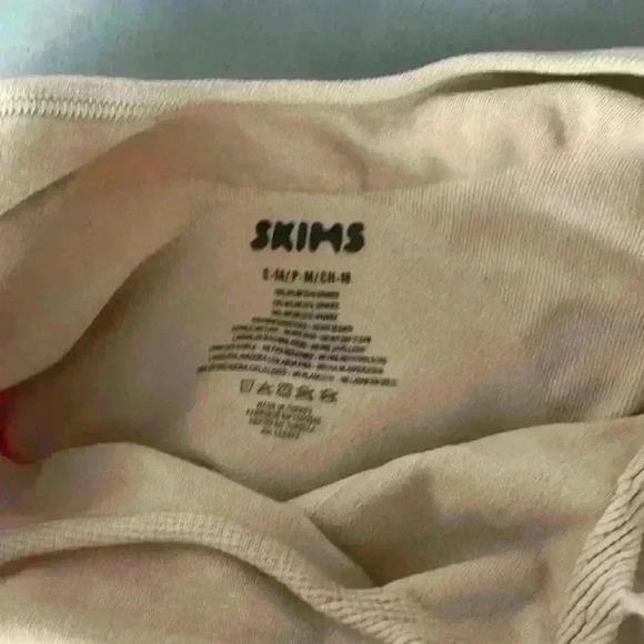 SKIMS Adjustable Straps Seamless Sculpt Compression Thong Bodysuit Size … - Picture 8 of 8